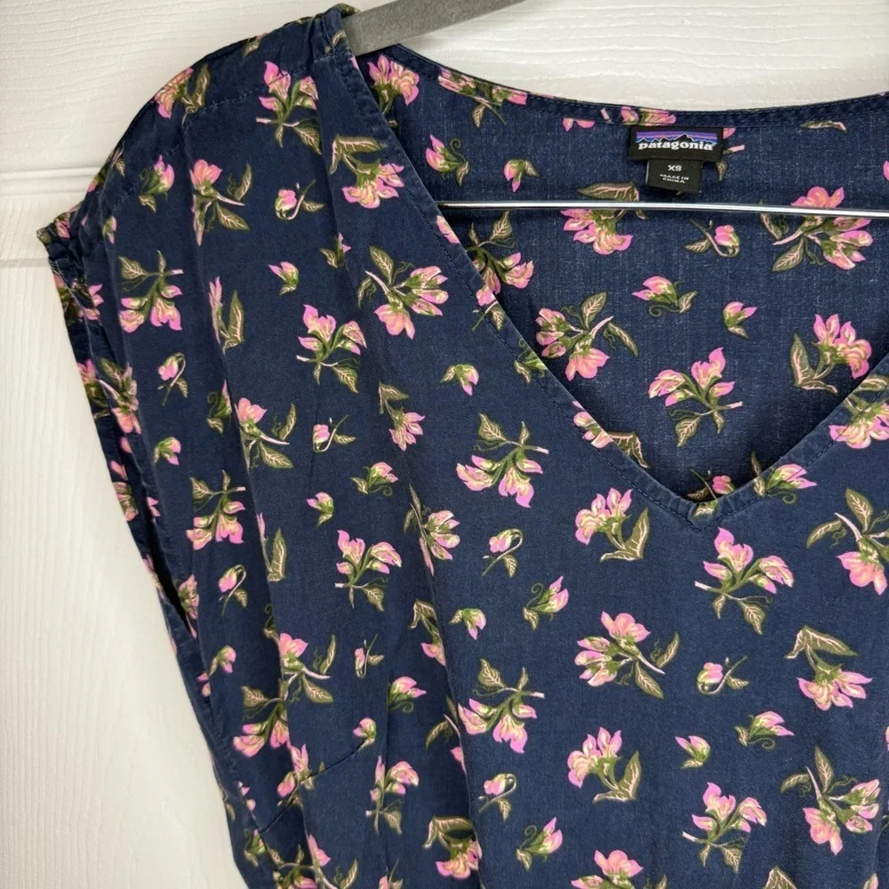 Patagonia W's June Lake Dress Navy with Pink Floral Pattern Size XS GUC - Picture 2 of 8